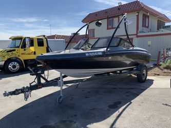 2001 tracker marina Tahoe q5 with wake board tower