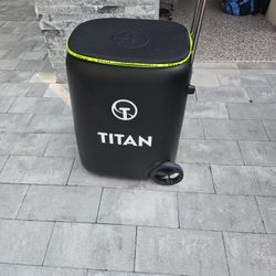 TITAN ONE PICKLEBALL MACHINE