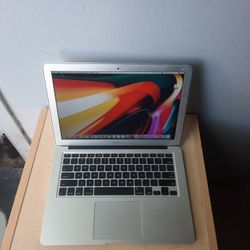 13" MacBook Air I5 Processor 128gb SSD 4gb Ram come With Charger Good Condition 