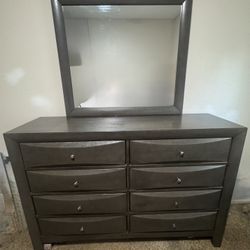 QUEEN BEDROOM SET / BEDSIDE TABLE/ CHEST OF DRAWER VANITY SET 