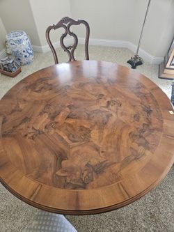 Dinning Room Table 4 Chairs SALE IS PENDING