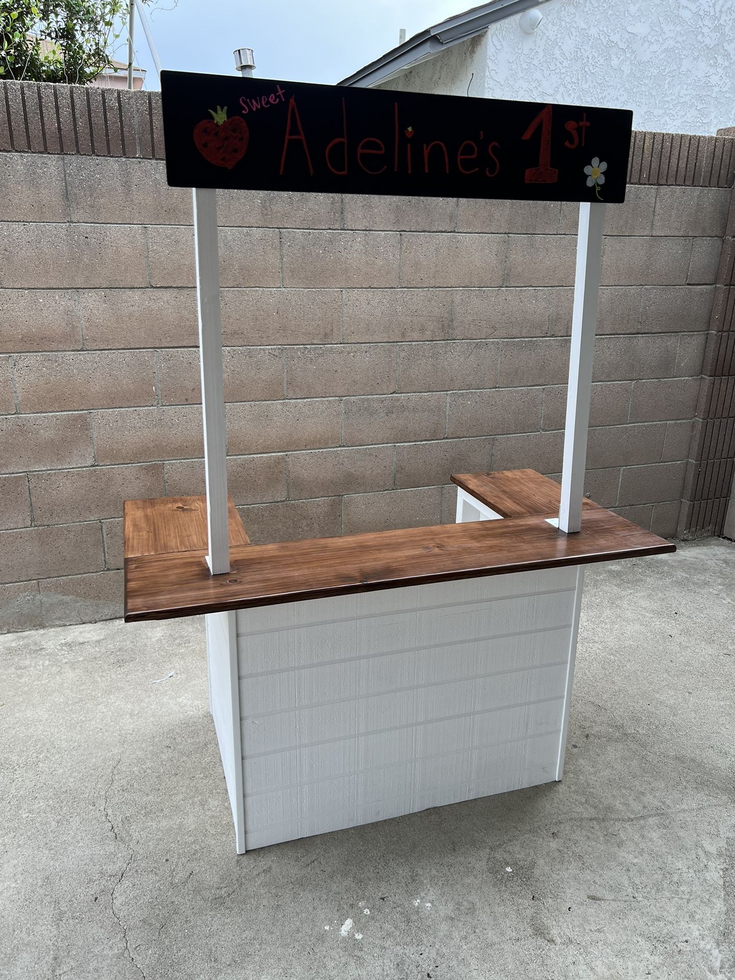 Wooden Lemonade Stand