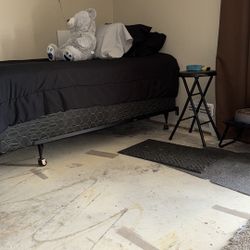 Twin Bed/ Cama Individual 