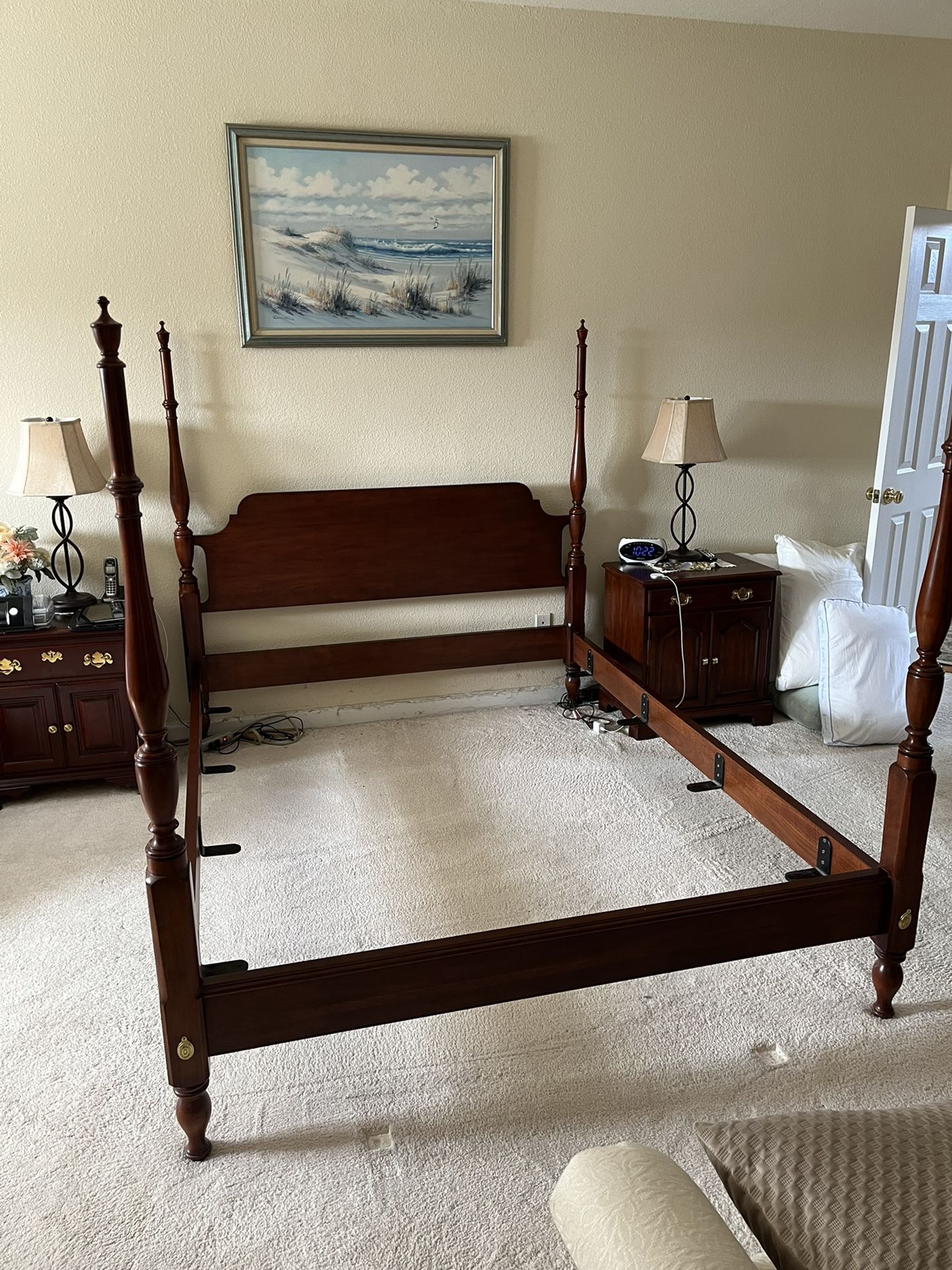 Hinkle Harris Queen Cherry bed