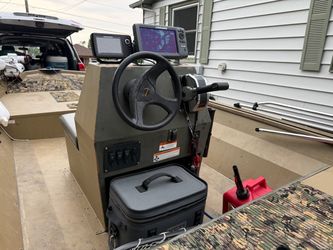 17’ Crestliner Center Console Drive