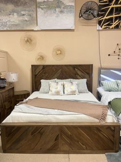 Sale.. Sale!!!! 4 pc King Bedroom set!!!  Solid Wood. 3 Colors Available!!