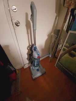$32 Hoover Sprint Quick Vac Upright Vacuum