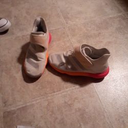 ADIDAS TENNIS SHOES SIZE 7.  $10.00