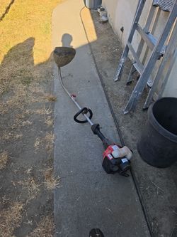 Snapper S28CD 28cc Gas Curved Shaft String Trimmer.