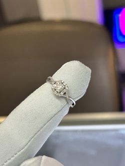 10kt White Gold Diamond Ring