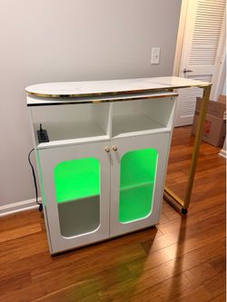Bar with extendable tabletop