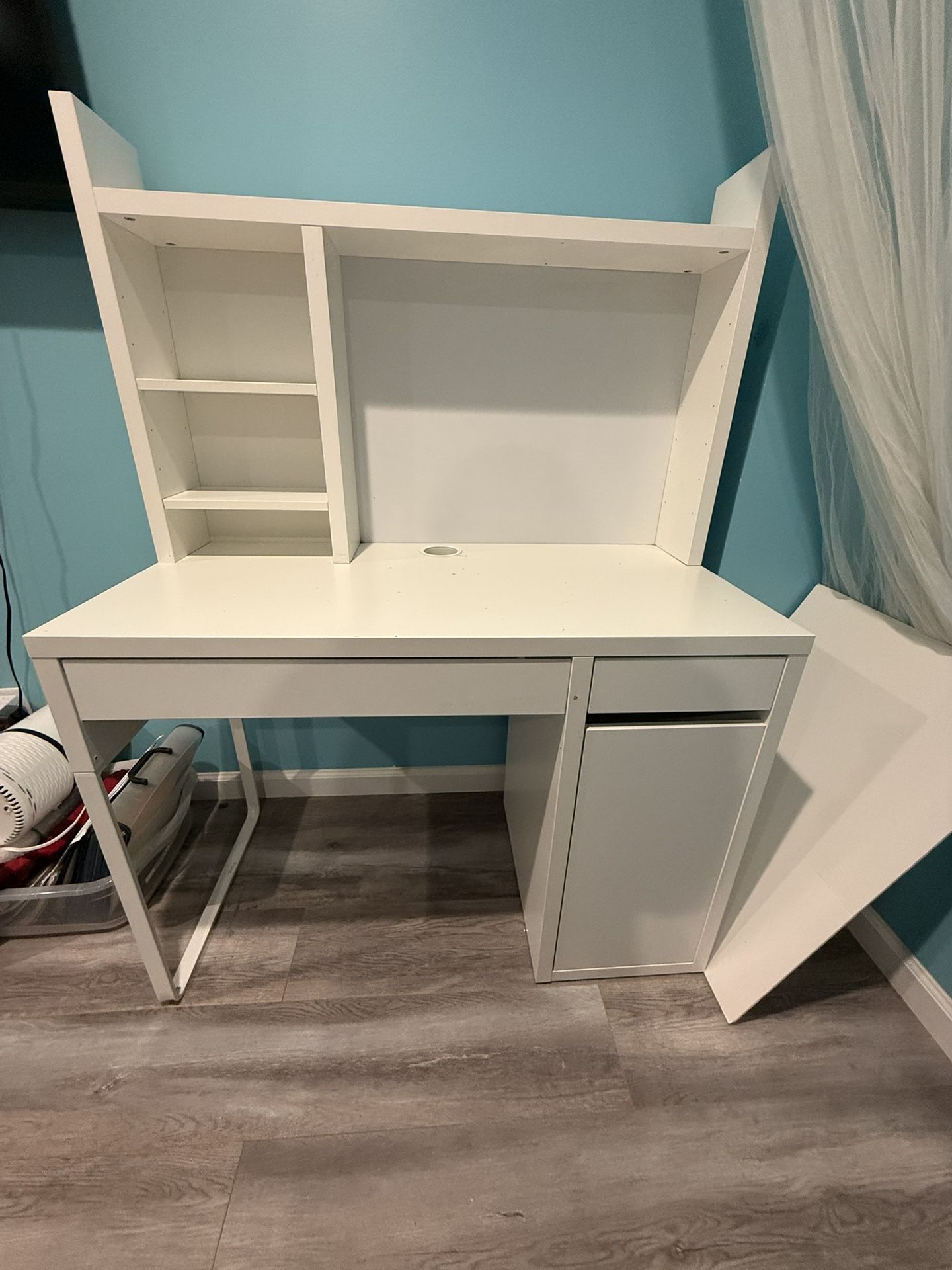 White Desk With Hutch