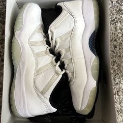 JORDAN 11 LOW ‘LEGEND BLUE’