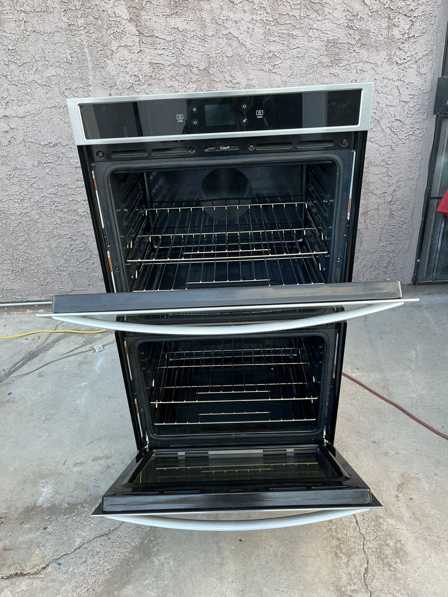 like New whirlpool stainless Steel Oven / read description