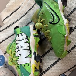 Nike Force Trout Keystone Cleats (size 2.5Y)