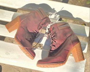Timberland Ankle Boots Heel Lace Up , Size 7.5,  See 2nd Pic