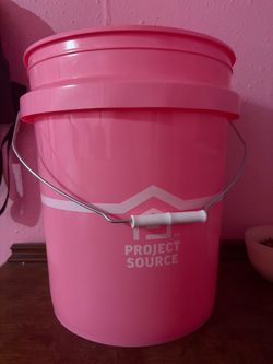 Project Source Pink 5-Gallon Bucket with Lid
