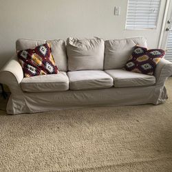 3 Seater Couch With 2 Pillows