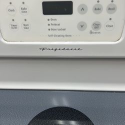Frigidaire Electric stove