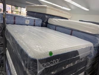 QUEEN SIZE NECTAR HYBRID MATTRESS & BOX SPRING BED SET