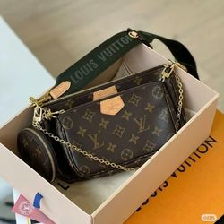 𝐋𝐨𝐮𝐢𝐬 𝐕𝐮𝐢𝐭𝐭𝐨𝐧  Multi Pochette Accessoires Shoulder Bag