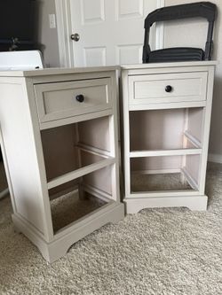 2 Nightstands 