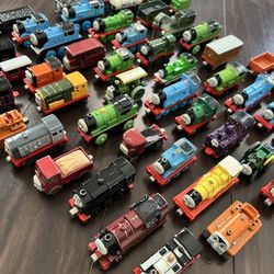 Die-Cast Thomas Trains Tractors & Wood Track