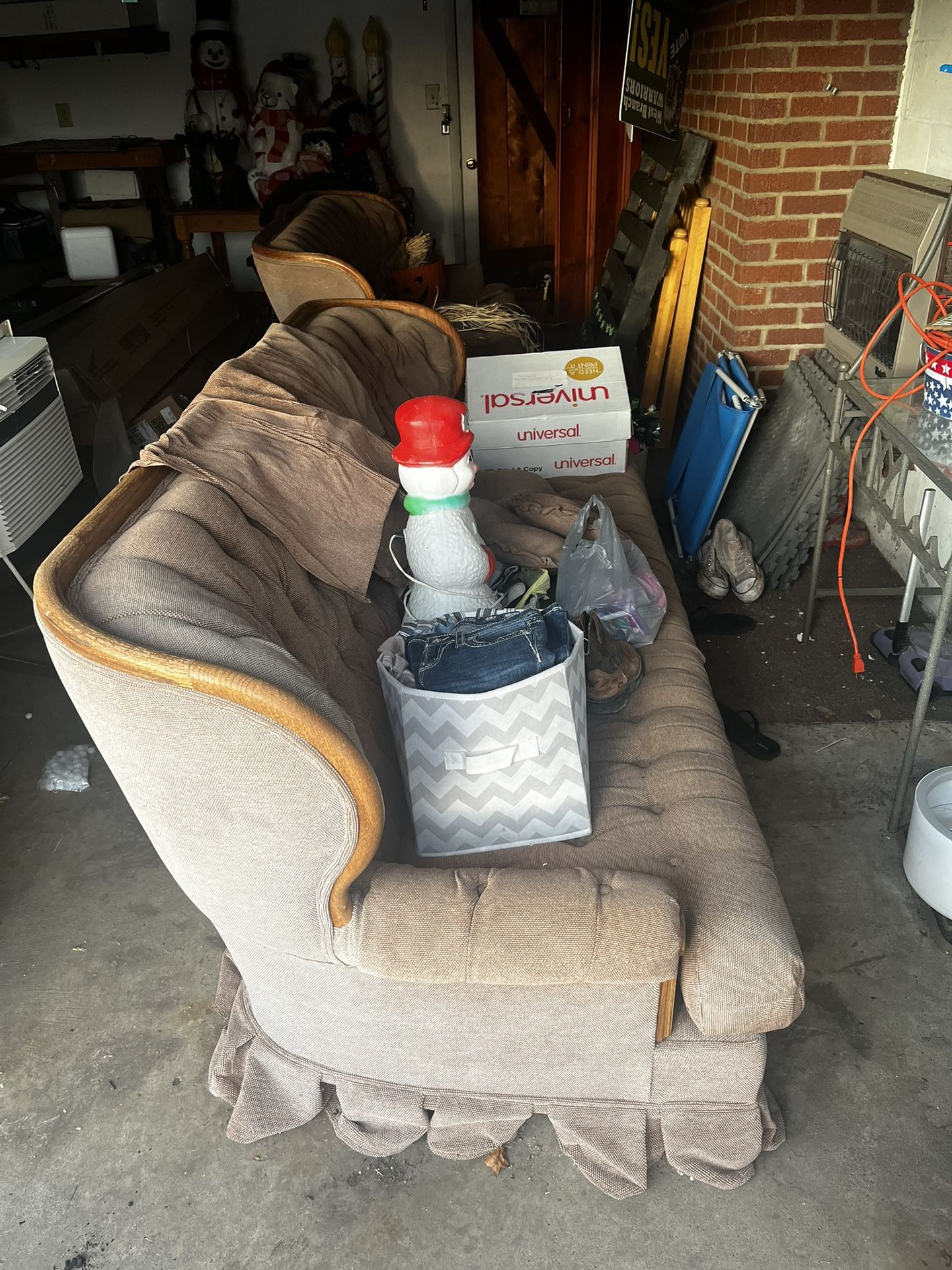 Large Brown vintage Couch, Loveseat And Recliner 