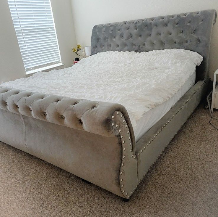 King Velvet Tufted Bed Frame 