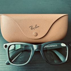 RAY-BAN META WAYFARER - GEN 1 (Clear/Graphite Green Transitions, Meta AI, barely used)