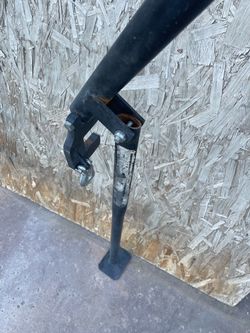 ESTATE SALE - 36in T-Post Puller Heavy Duty Black Steel