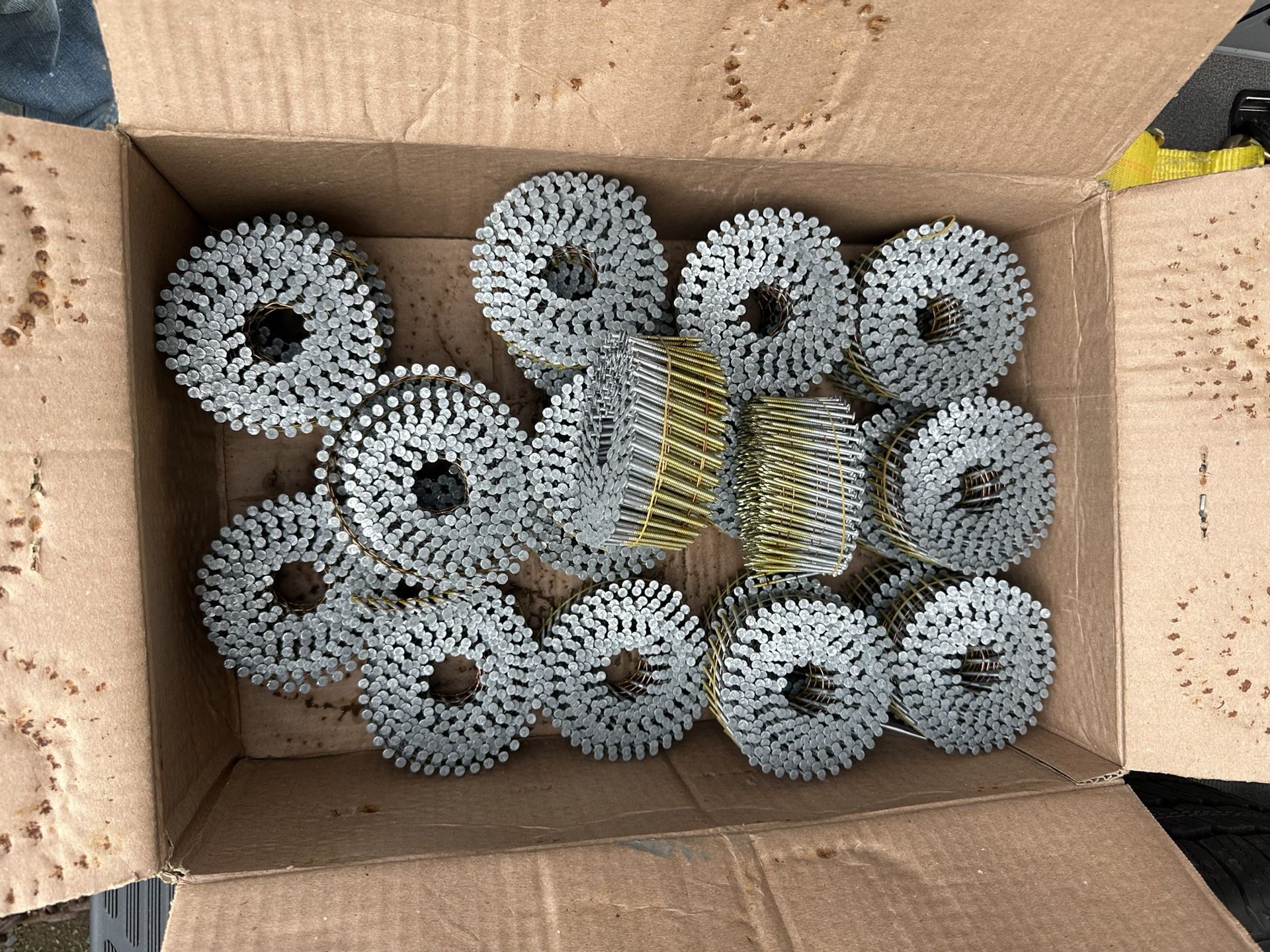 New Galvanized Fence/siding Nails $5roll