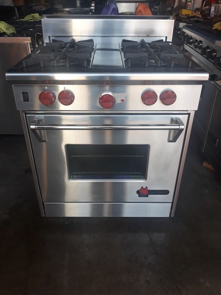 WOLF GOURMET PROFESSIONAL STOVE 30" NATURAL GAS 4 BURNERS