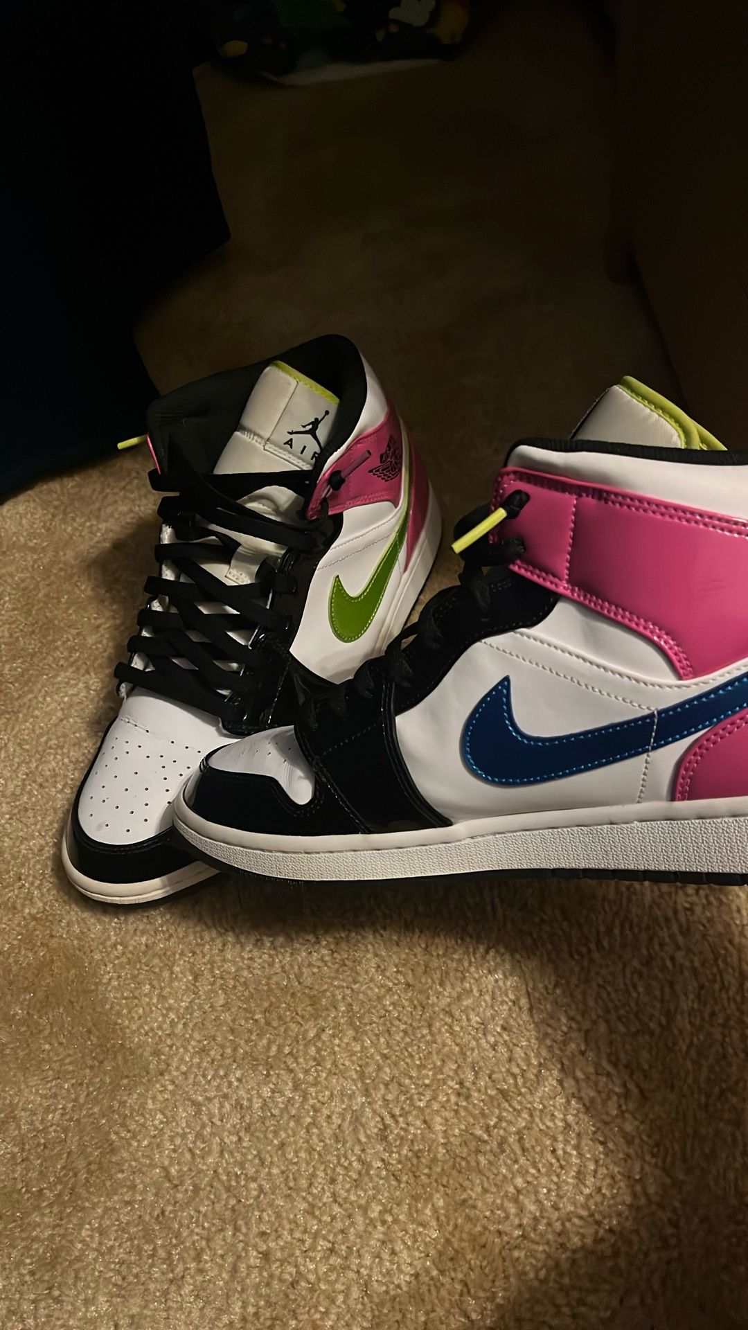 Cyber Pink Jordan 1 Mid Size 11