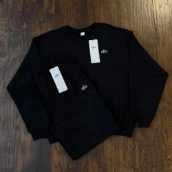 Alo Crewneck And Sweatpants 