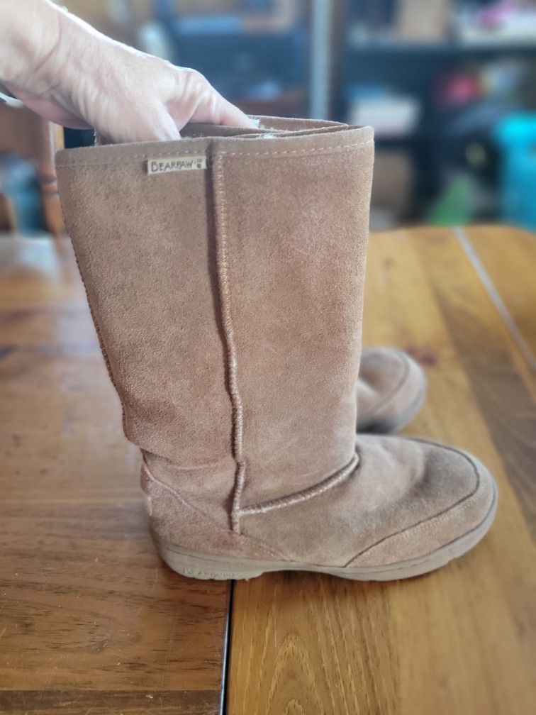 Bearpaw Women’s Suede Winter Boots Size 8 – Cozy Fur Lined, Barely Worn