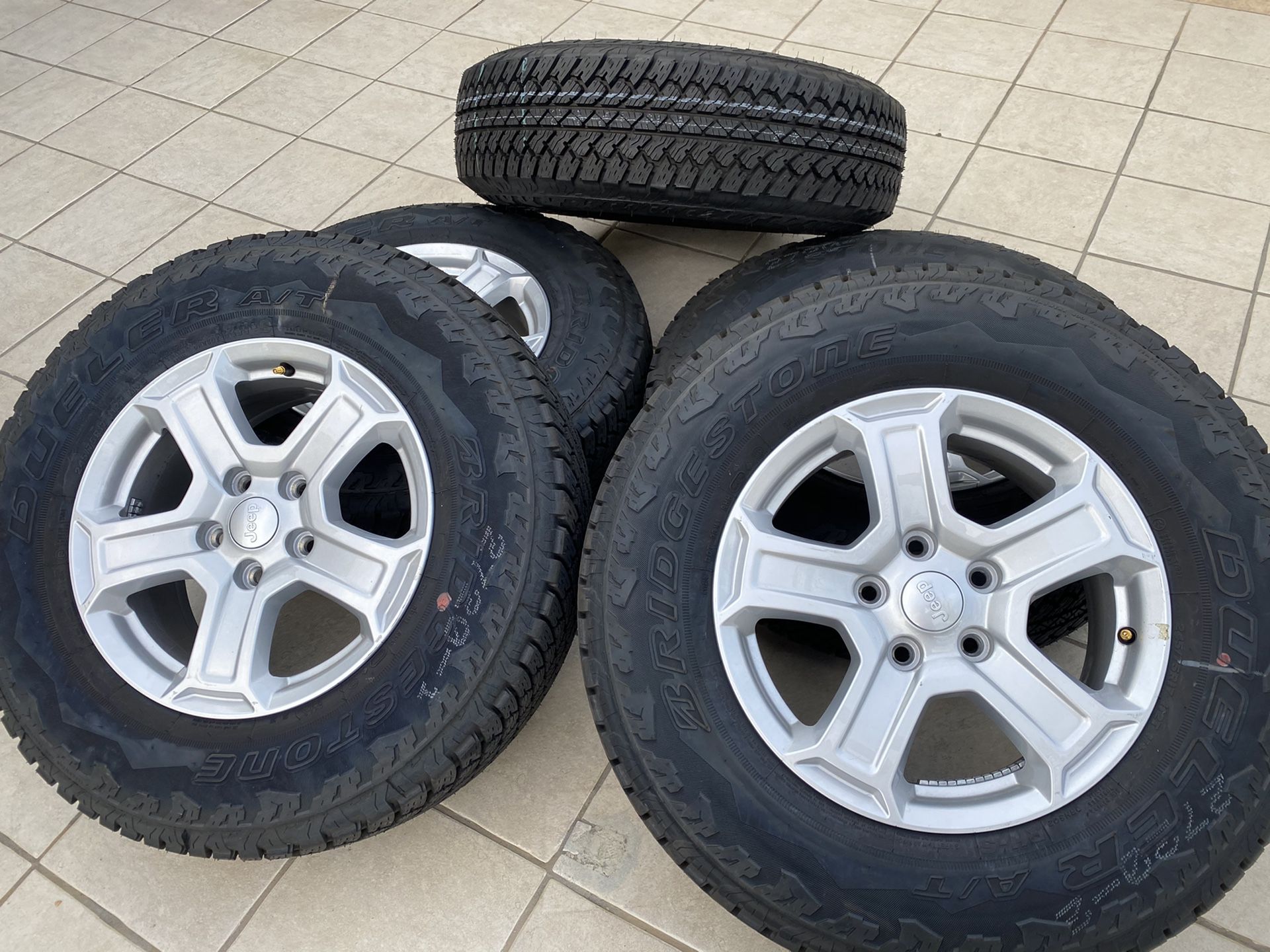 2020 Jeep wrangler wheels Bridgestone AT Tires 245/75/17 5x5 Rubicon Sahara jk JL Grand Cherokee