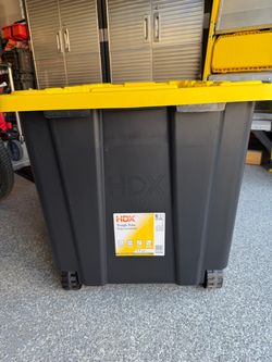 Storage container