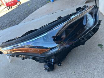 2024 Toyota Highlander headlight right passenger
