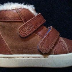 UGG boots-size 6 toddler