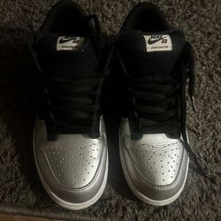 supreme dunks “metallic silver”