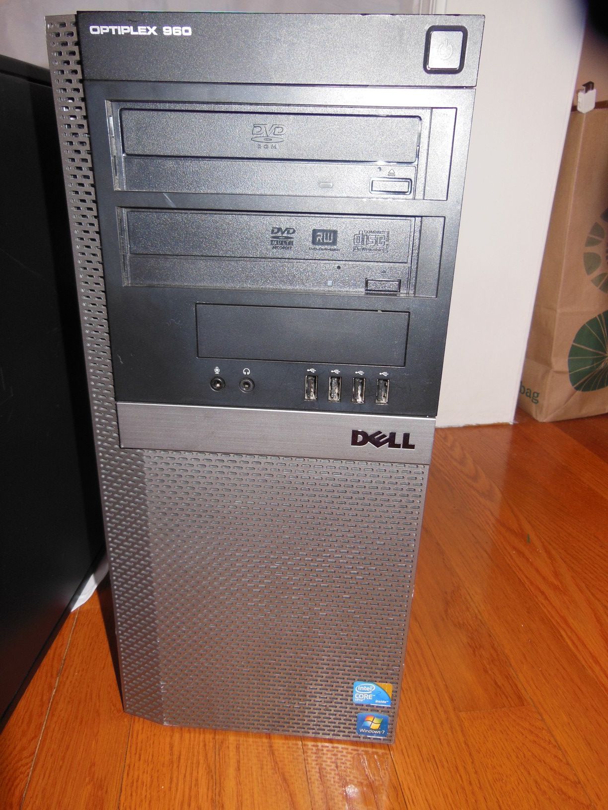 Dell Optiplex 960 CPU, Quad core, 1 terrabyte hard drive, 2.83GHz, , 4gb RAM, + extras