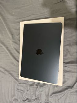 2024 MacBook Air 15” M3 — 16GB RAM — 256GB — 100% Battery — Box + Charger
