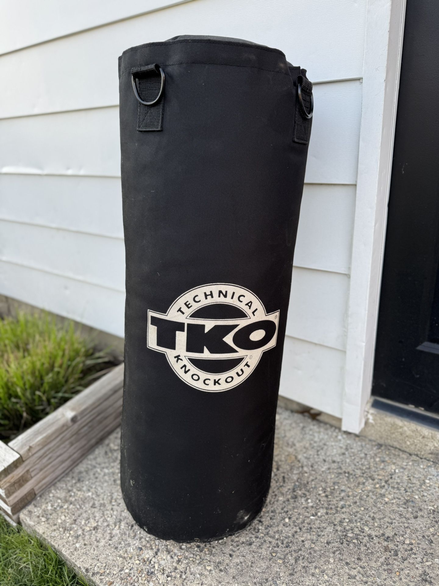 TKO PUNCHING BAG WITH CHAIN