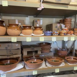 Barro.   Ollas, Casuelas, Braceros, Salsera, Platos, Y Mucho Mas. Todo Es Nuevo.    A Buen Precio