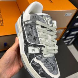 Gray style picture