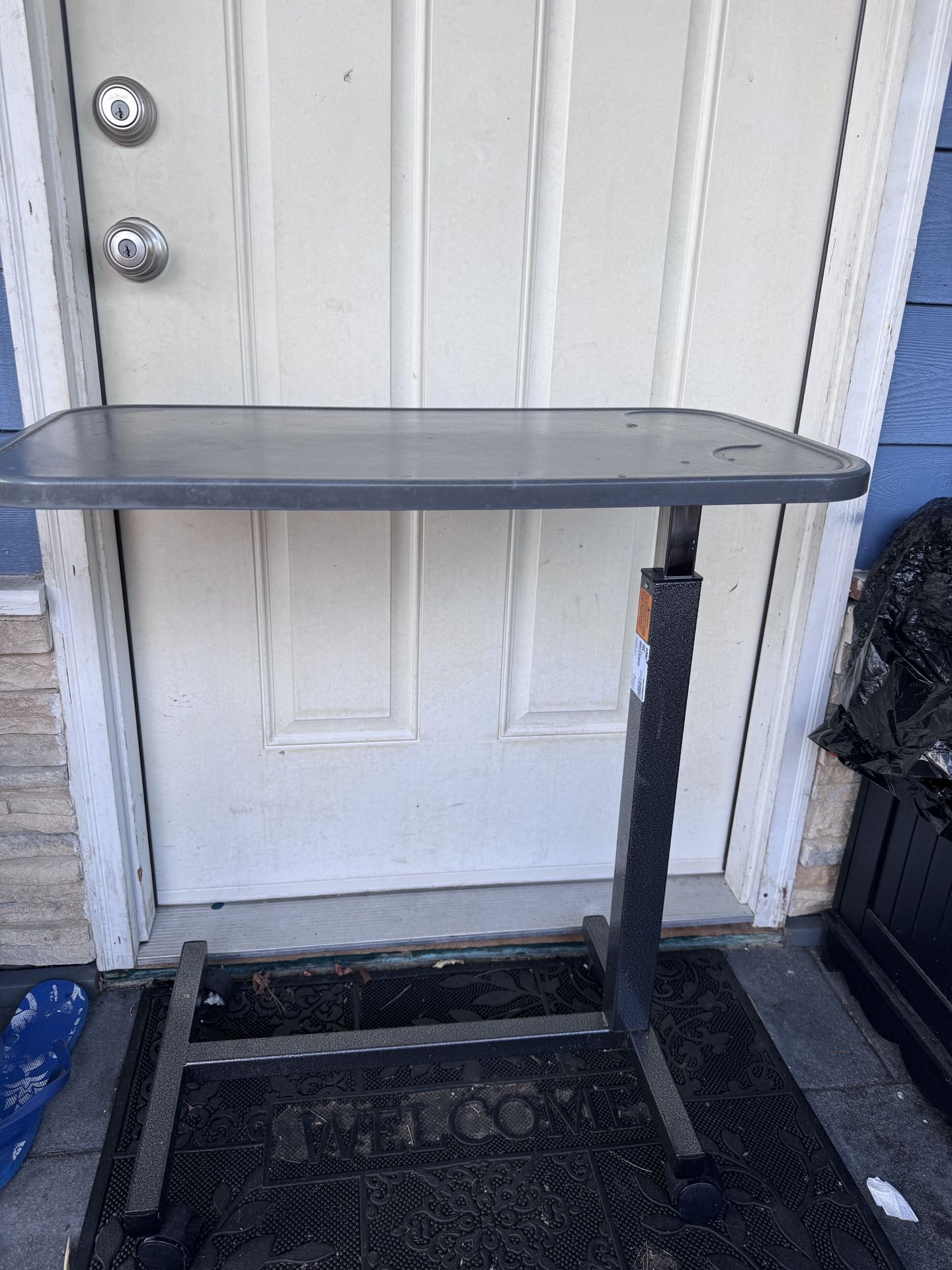 free Hospital bed Over Table with wheels