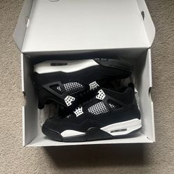 Jordan 4 “White Thunder” Size 11 