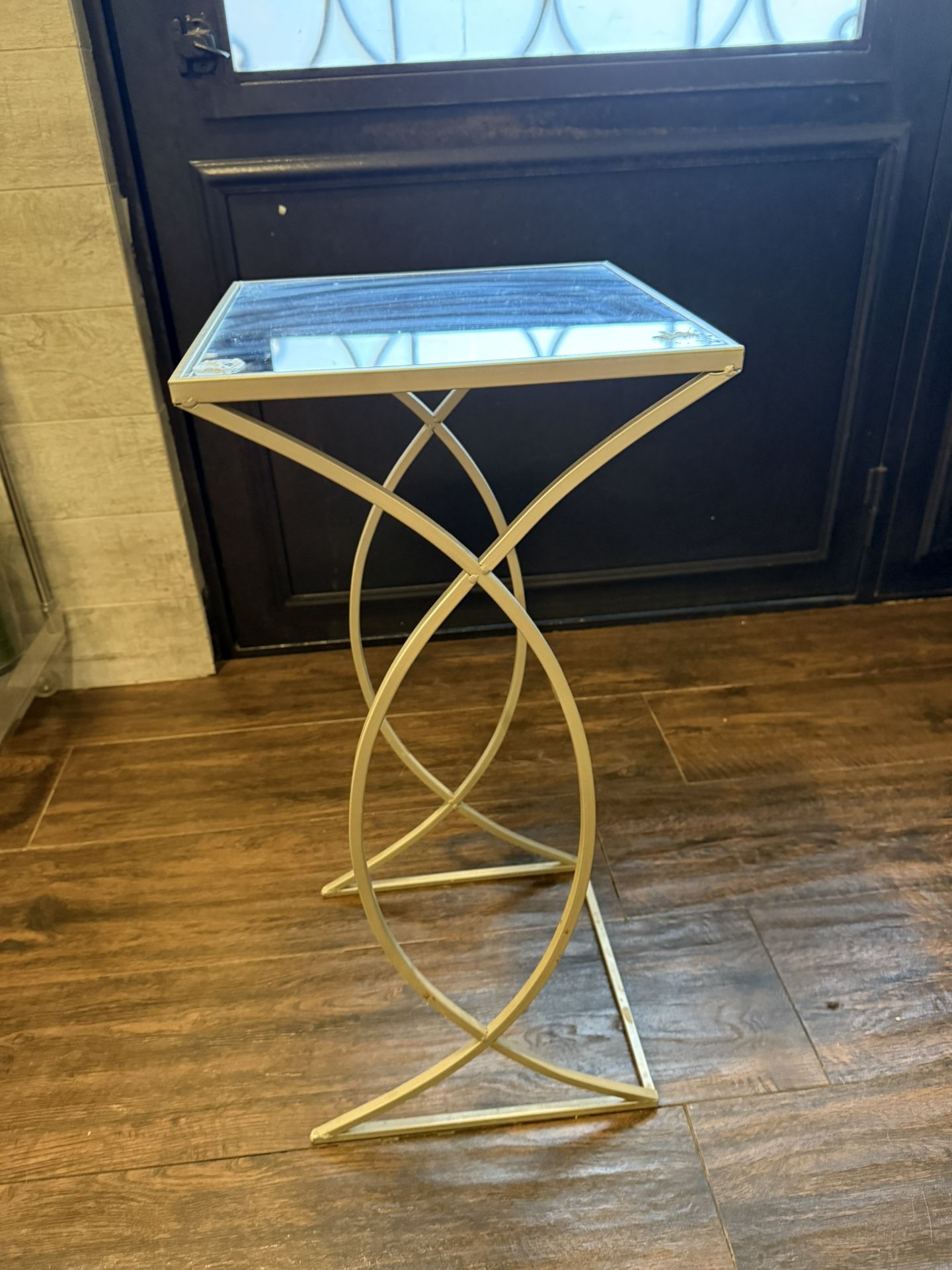 Decorative Side Table - Hold Trim With Mirror Top