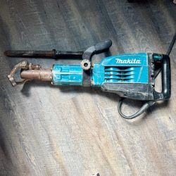 Makita HM1307CB 35 lb. Demolition Hammer w/ 1-1/8" Hex bit